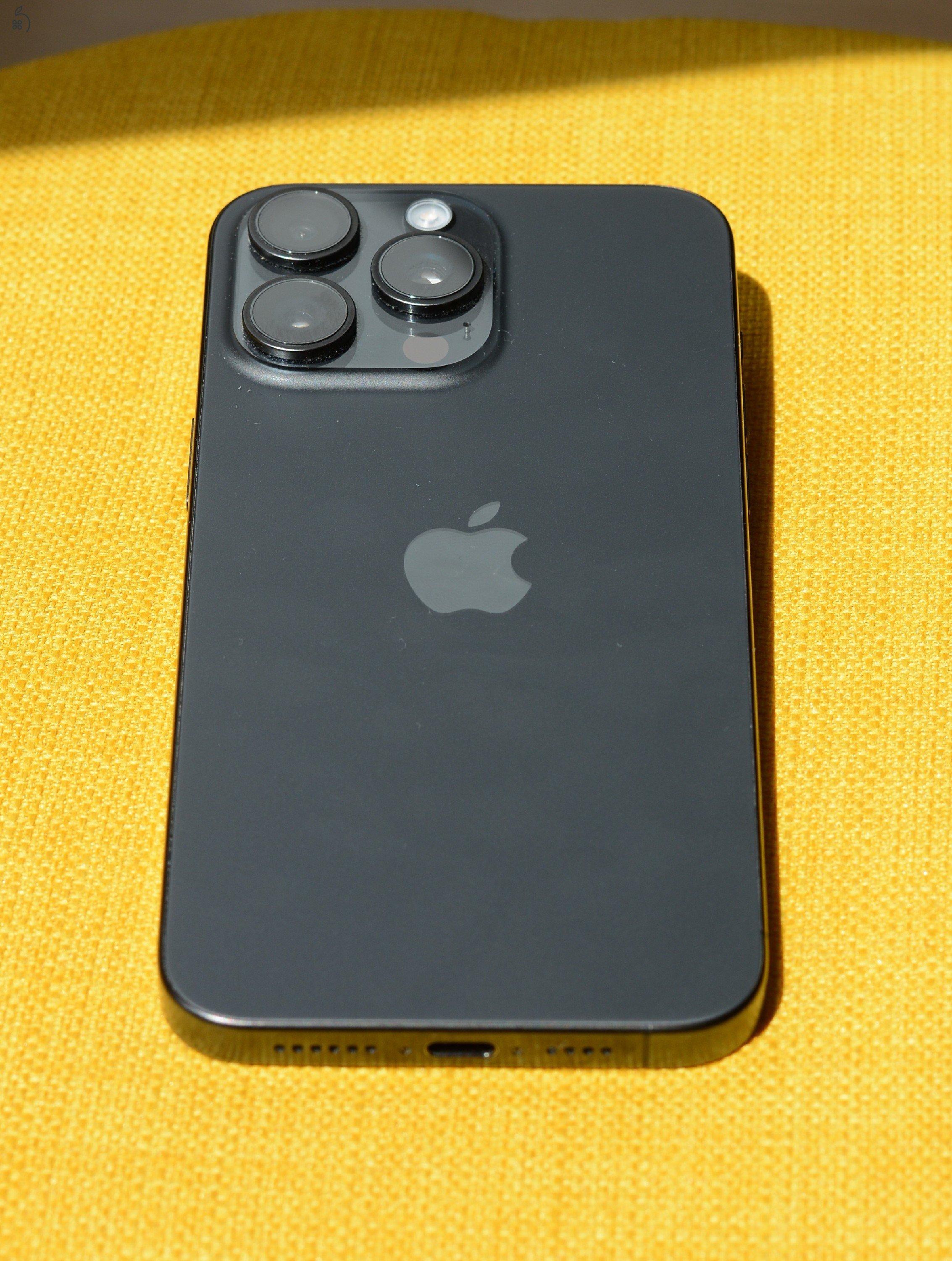 Szép állapotú iPhone 15 Pro Max