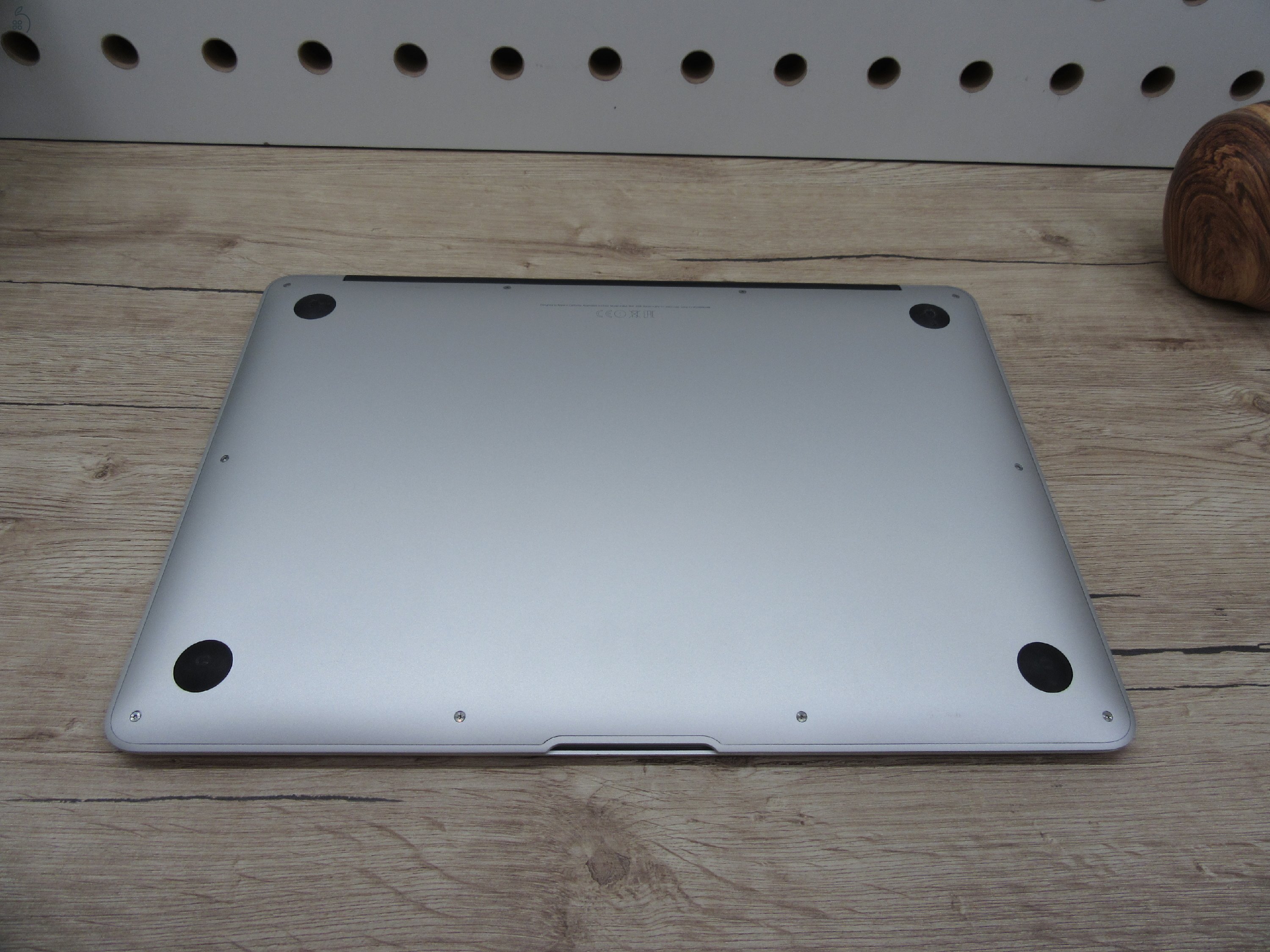 Apple Macbook Air 13 - 2015 - Használt, újszerű állapot - 112 töltési ciklus