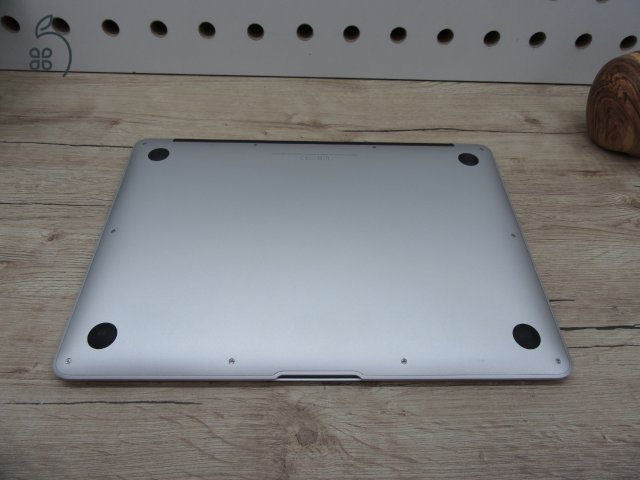 Apple Macbook Air 13 - 2015 - Használt, újszerű állapot - 112 töltési ciklus