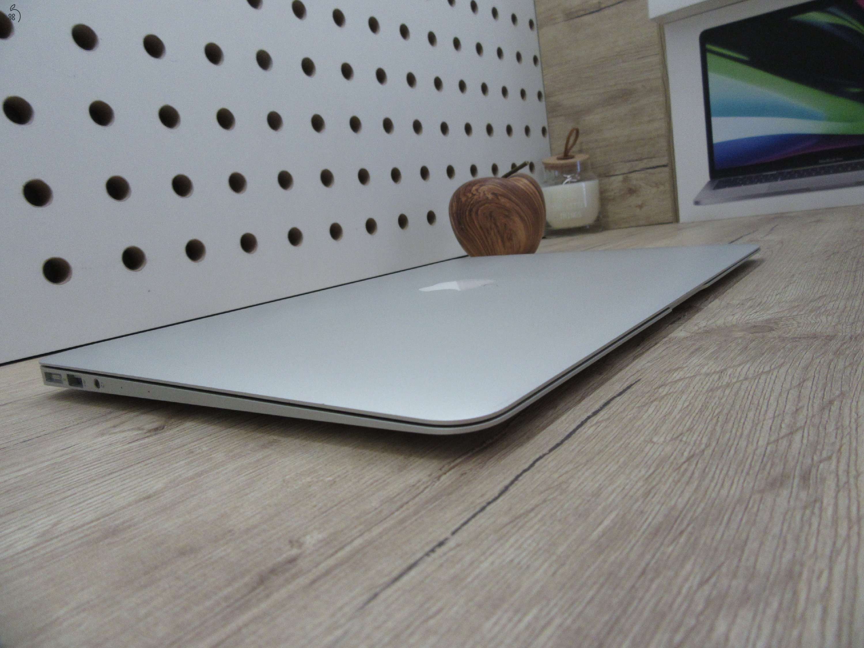 Apple Macbook Air 13 - 2015 - Használt, újszerű állapot - 112 töltési ciklus
