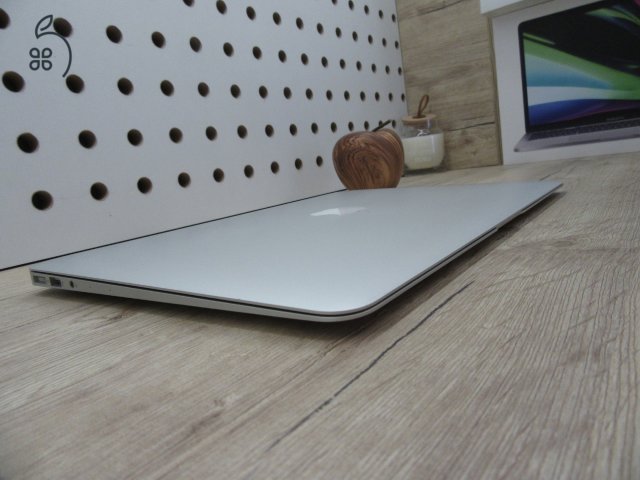 Apple Macbook Air 13 - 2015 - Használt, újszerű állapot - 112 töltési ciklus