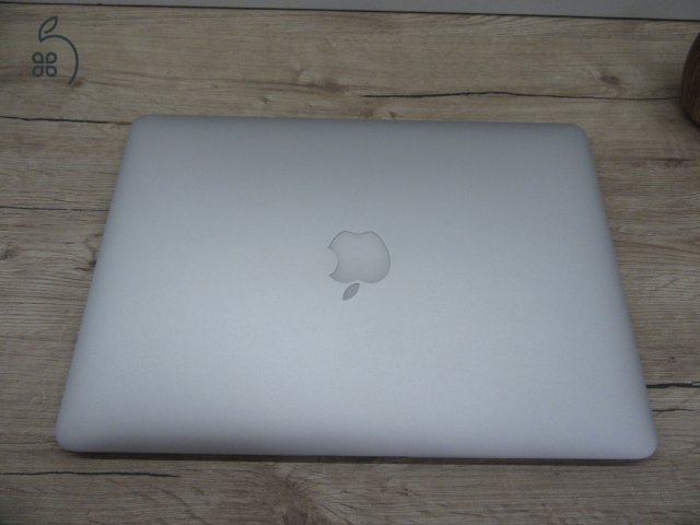 Apple Macbook Air 13 - 2015 - Használt, újszerű állapot - 112 töltési ciklus