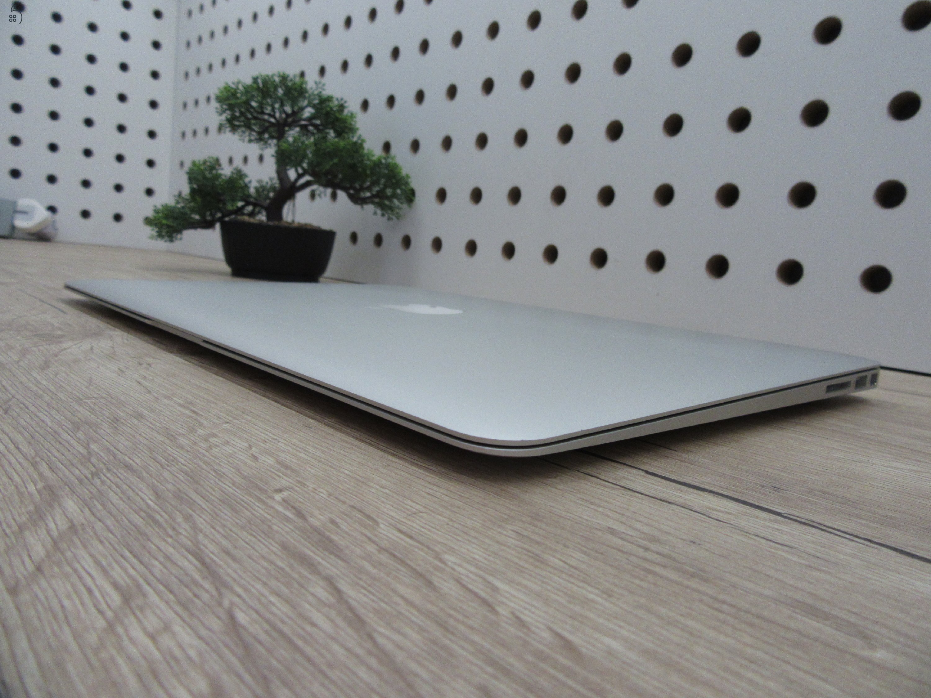 Apple Macbook Air 13 - 2015 - Használt, újszerű állapot - 112 töltési ciklus
