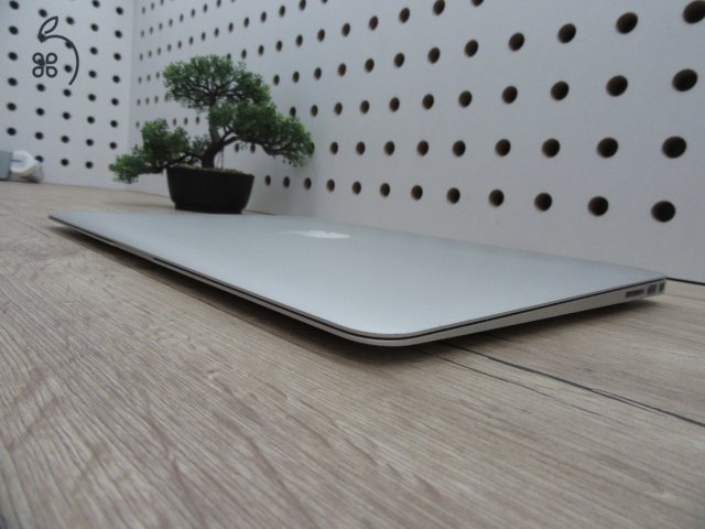 Apple Macbook Air 13 - 2015 - Használt, újszerű állapot - 112 töltési ciklus