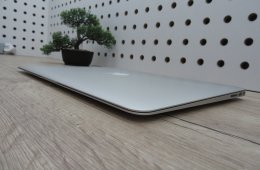 Apple Macbook Air 13 - 2015 - Használt, újszerű állapot - 112 töltési ciklus
