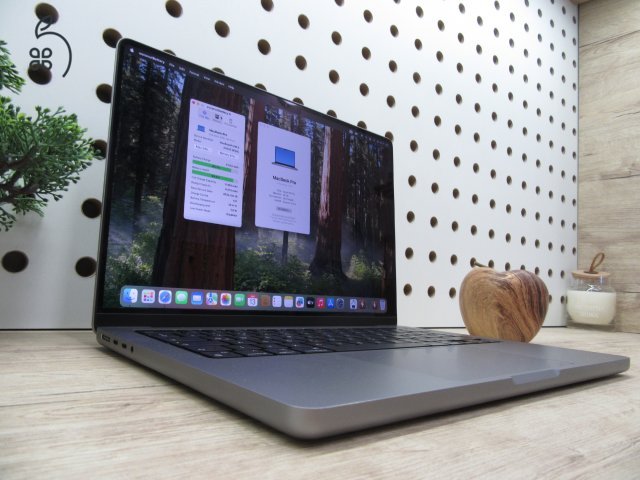  Apple Macbook Pro 14 M1 - 2021 - Használt, szép állapot - 1 Tb SSD 