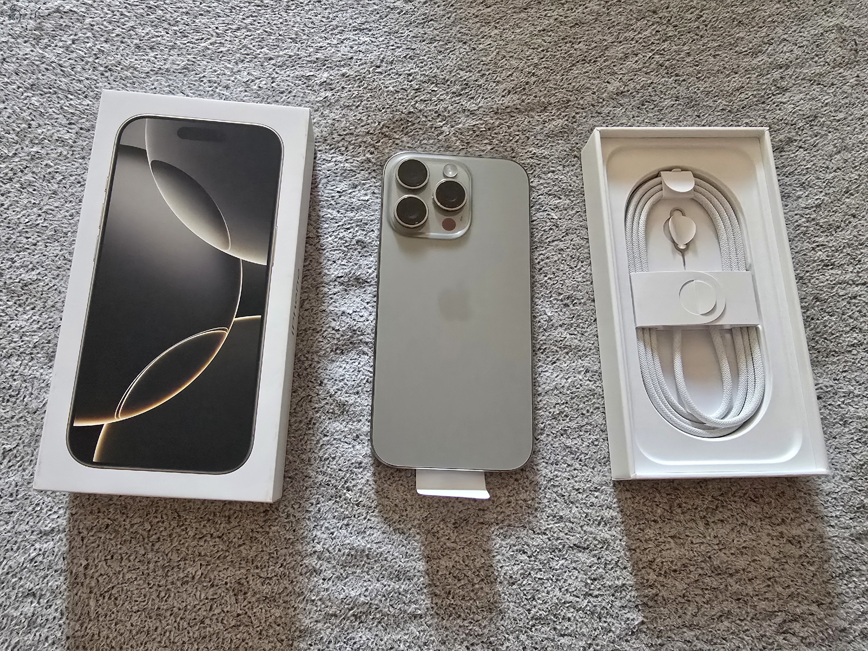 VADONATÚJ, felbontott iPhone 16 Pro natúr titán 128 GB számlával, 3 év garanciával 