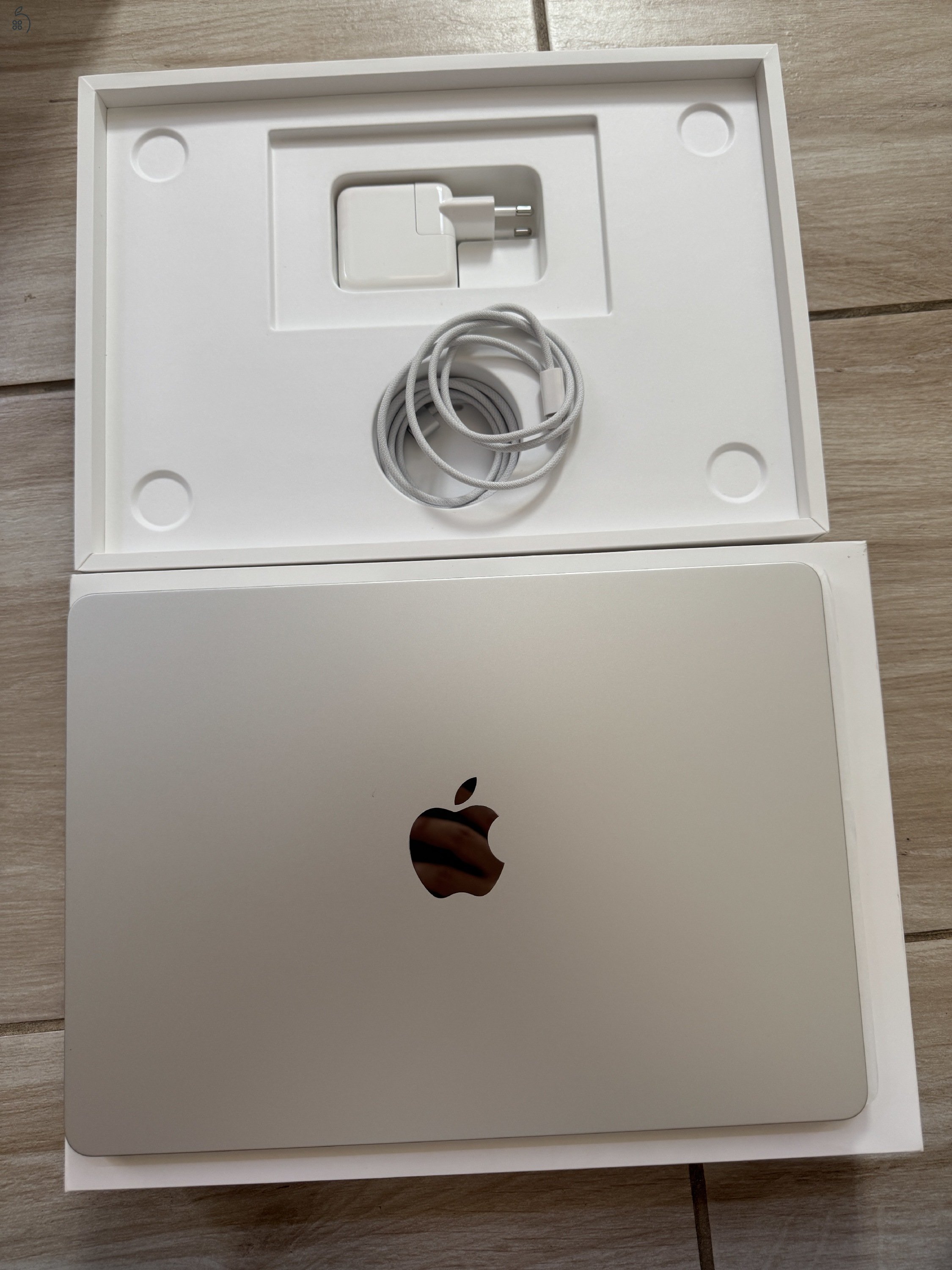 Szinte Új Macbook Air M4 16Gb ram, 512GB ssd. 3 év jótállás!