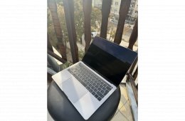 MACBOOK PRO RETINA 2019 TOUCHBAR i5 2,4ghz, 512 SSD, 16GB RAM, INTEL URUS PLUS 655 