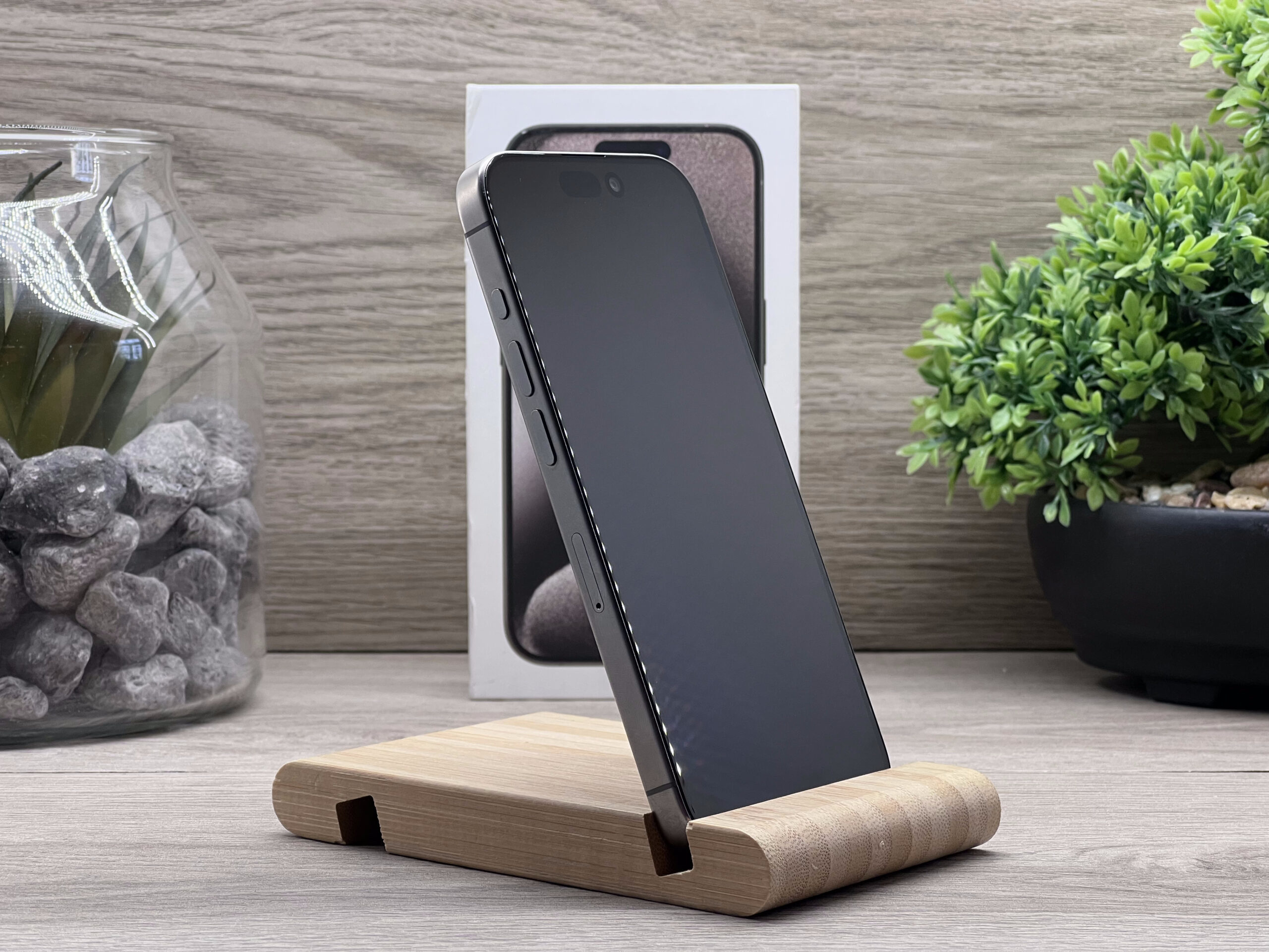 Hibátlan iPhone 15 Pro Natural Titanium 128GB 2 ÉV Garanciával Számlával Aksi 97%
