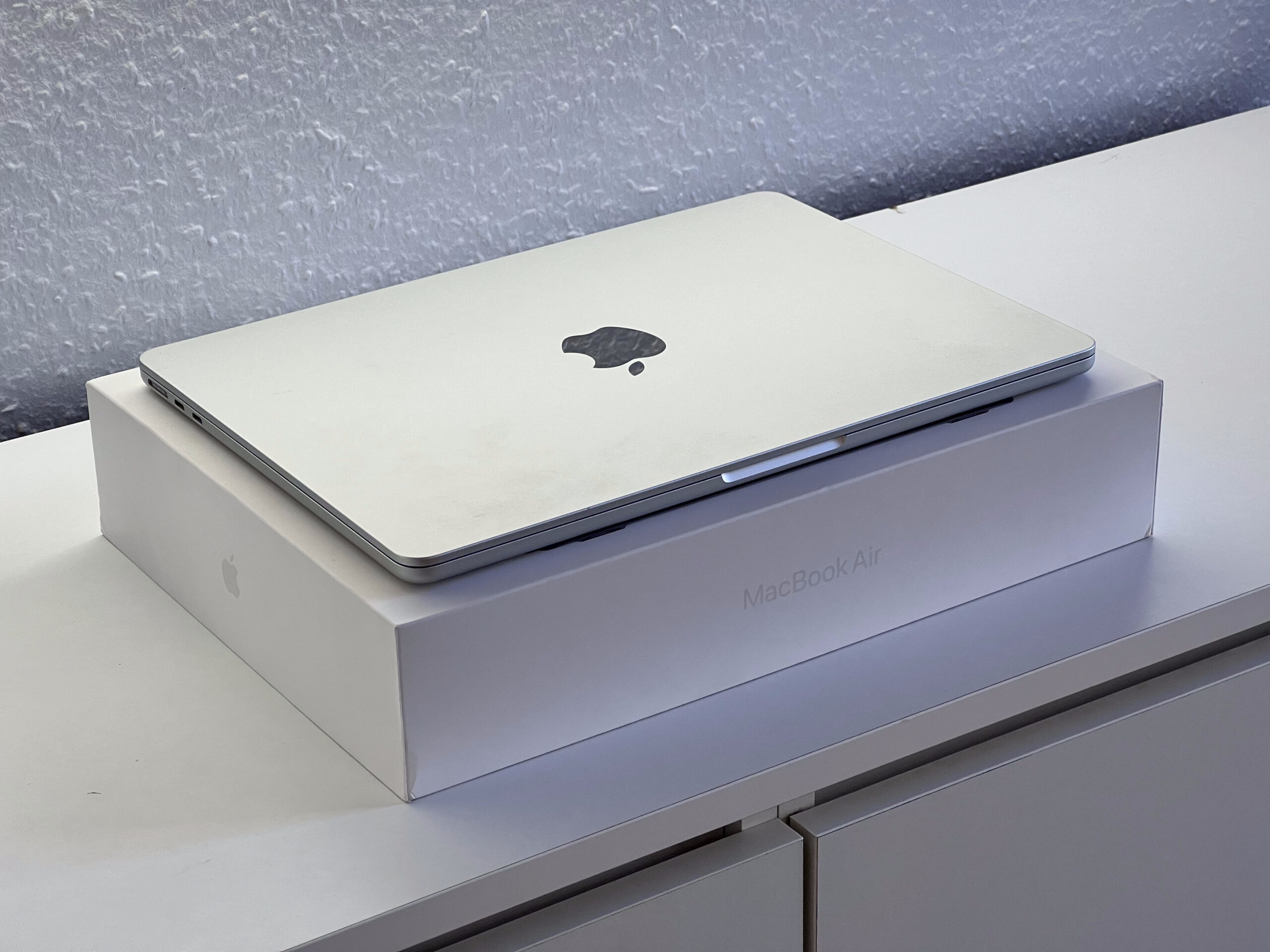MacBook Air 2022 13 M2 256GB 2 ÉV Garanciával Számlával Aksi 100%
