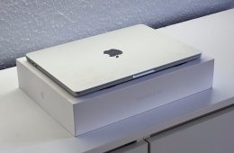 MacBook Air 2022 13 M2 256GB 2 ÉV Garanciával Számlával Aksi 100%