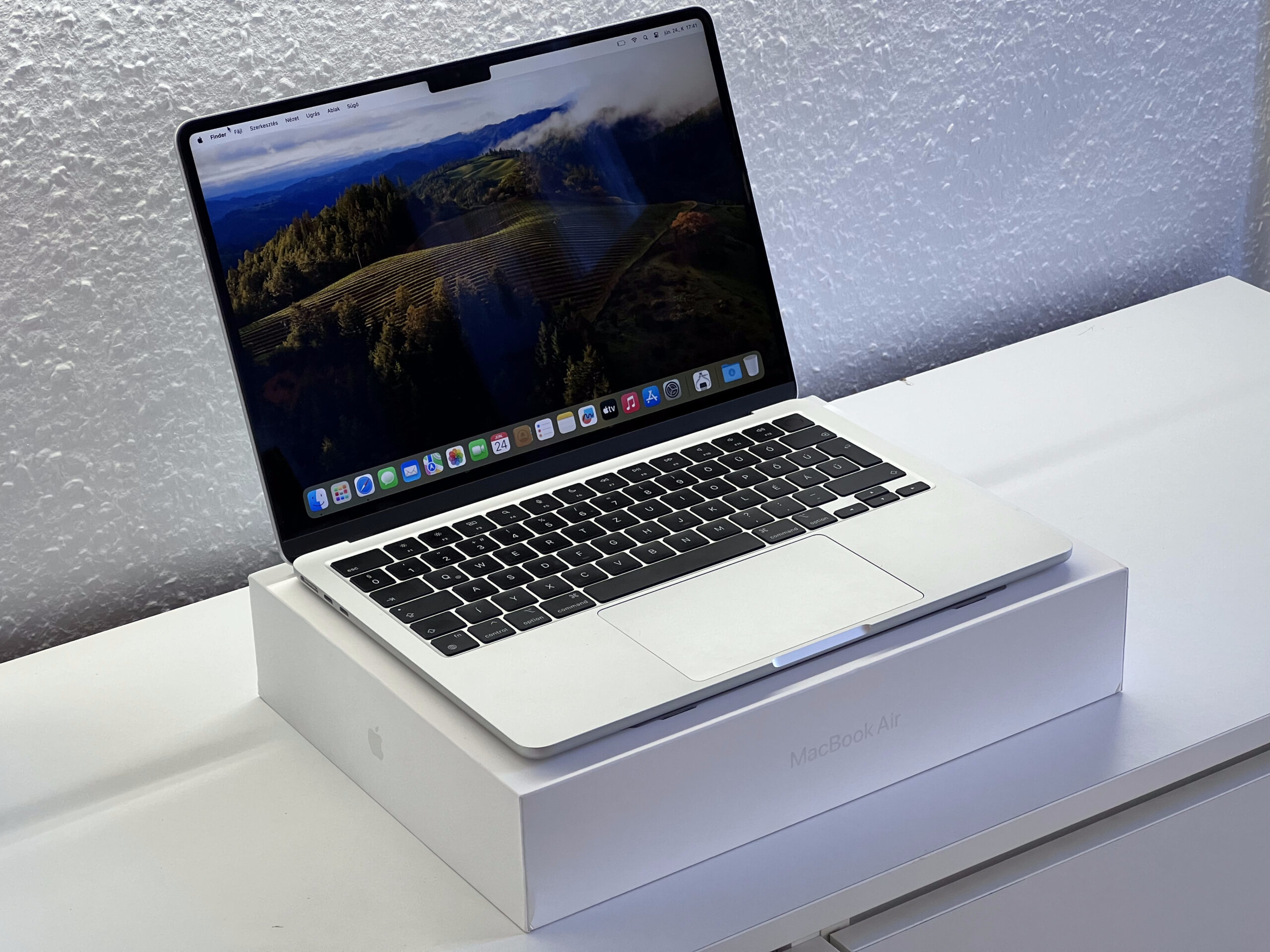 MacBook Air 2022 13 M2 256GB 2 ÉV Garanciával Számlával Aksi 100%