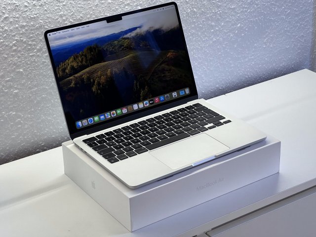 MacBook Air 2022 13 M2 256GB 2 ÉV Garanciával Számlával Aksi 100%