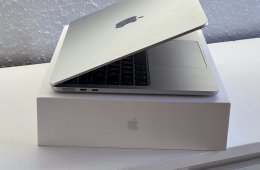 MacBook Air 2022 13 M2 256GB 2 ÉV Garanciával Számlával Aksi 100%