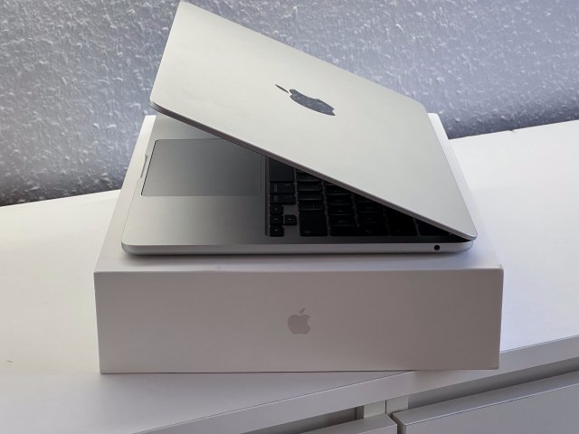 MacBook Air 2022 13 M2 256GB 2 ÉV Garanciával Számlával Aksi 100%
