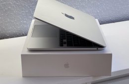 MacBook Air 2022 13 M2 256GB 2 ÉV Garanciával Számlával Aksi 100%