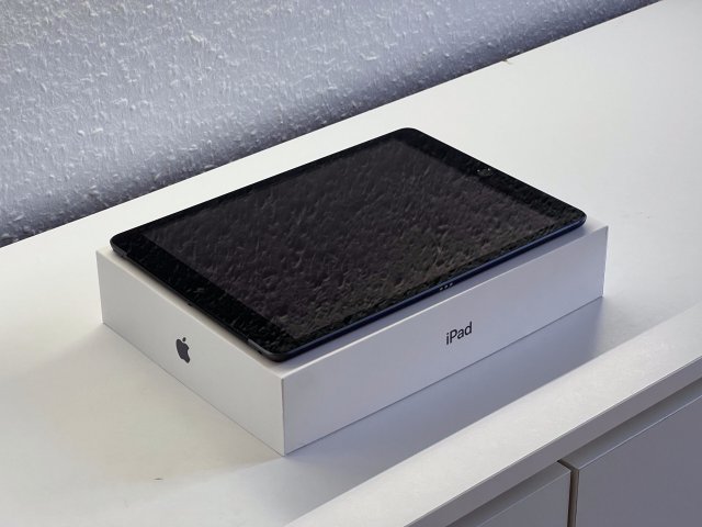 iPad 9th Generáció Space Gray CEL 64GB 2 Év Garanciával Számlával
