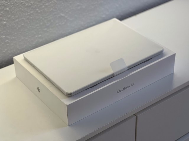 Új, Aktiválatlan MacBook Air 2025 15 M4 256GB 2 ÉV Garanciával Számlával Aksi 100%