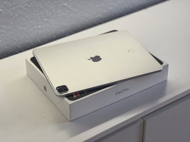 Hibátlan iPad Pro 5th Generáció Silver 12,9 128GB 2 Év Garanciával Számlával Aksi 94%