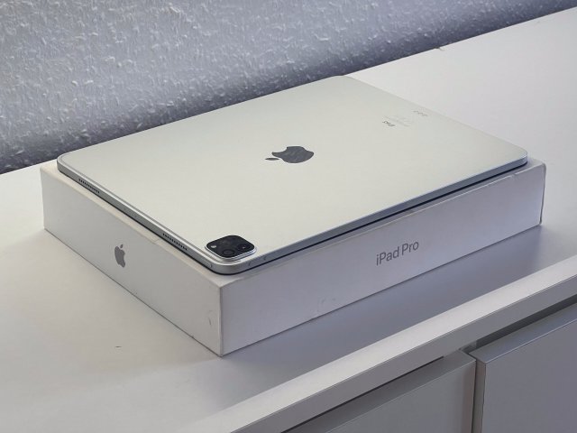 Hibátlan iPad Pro 5th Generáció Silver 12,9 128GB 2 Év Garanciával Számlával Aksi 94%