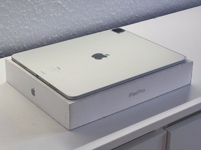 Hibátlan iPad Pro 5th Generáció Silver 12,9 128GB 2 Év Garanciával Számlával Aksi 94%