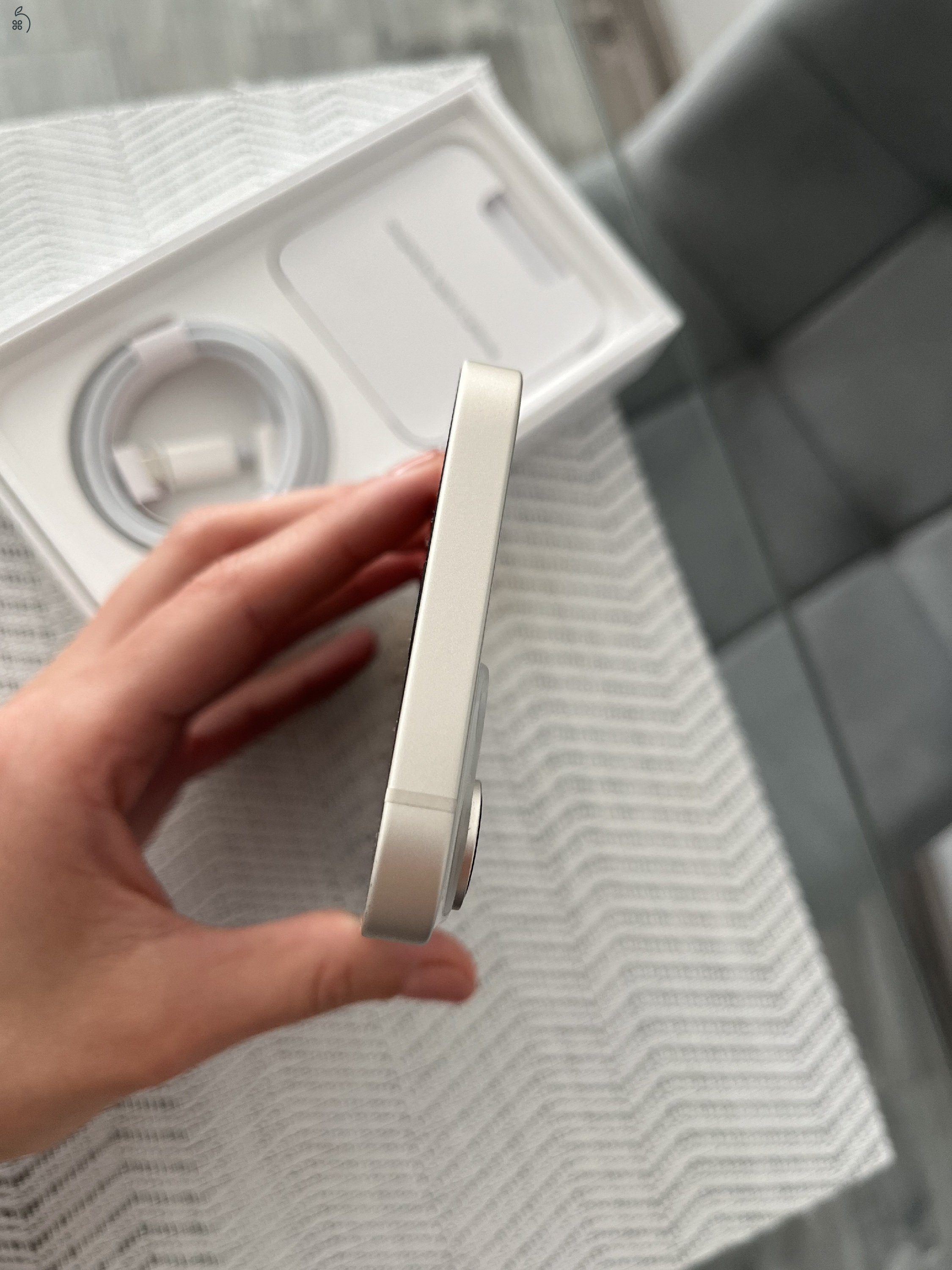 iPhone 14 – 128 GB – Starlight – Újszerű állapot – FÜGGETLEN