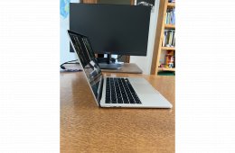 MacBook Air M2 Stralight