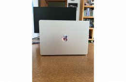 MacBook Air M2 Stralight