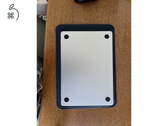 MacBook Air M2 Stralight