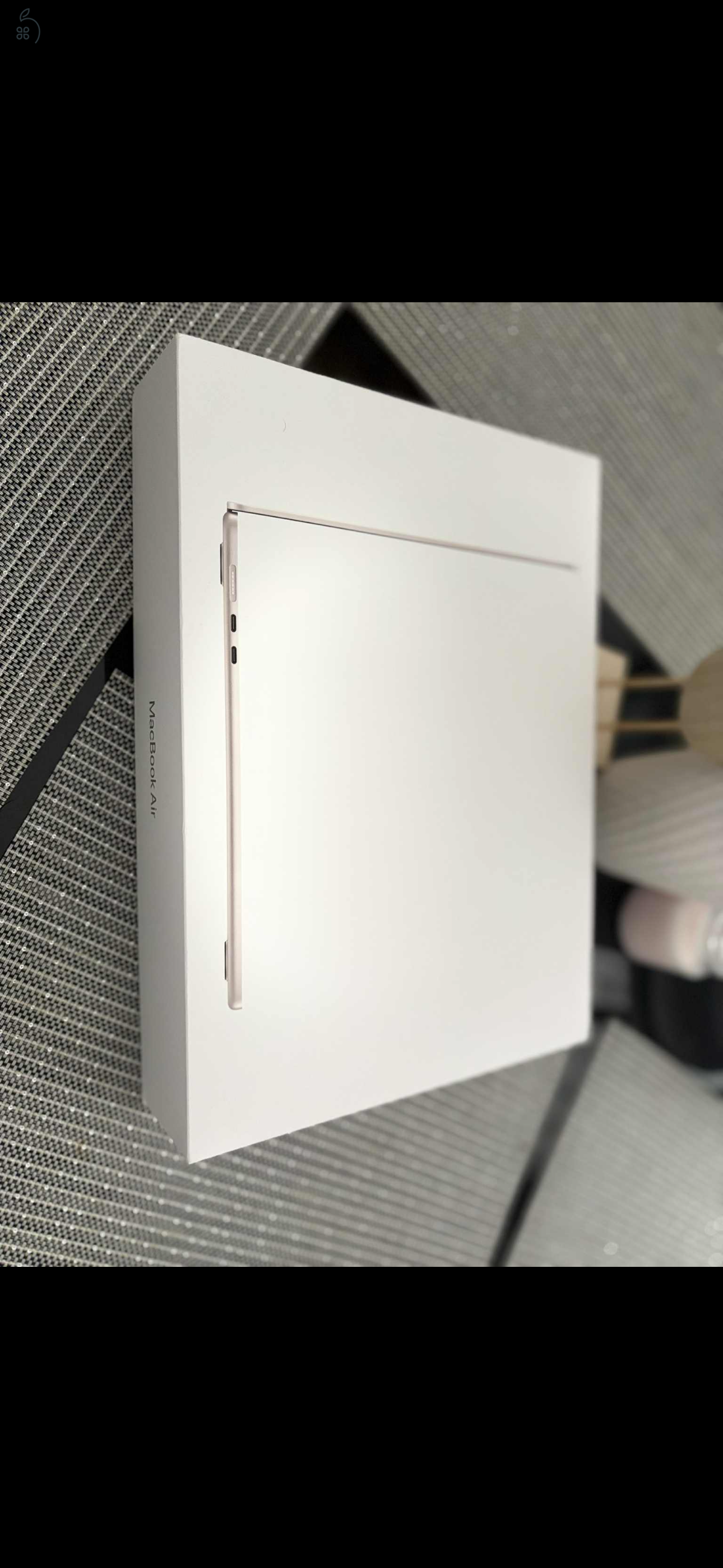 Eladó egy teljesen új MacBook Air 15” M3 24GB egysített memória 512GB SSD
