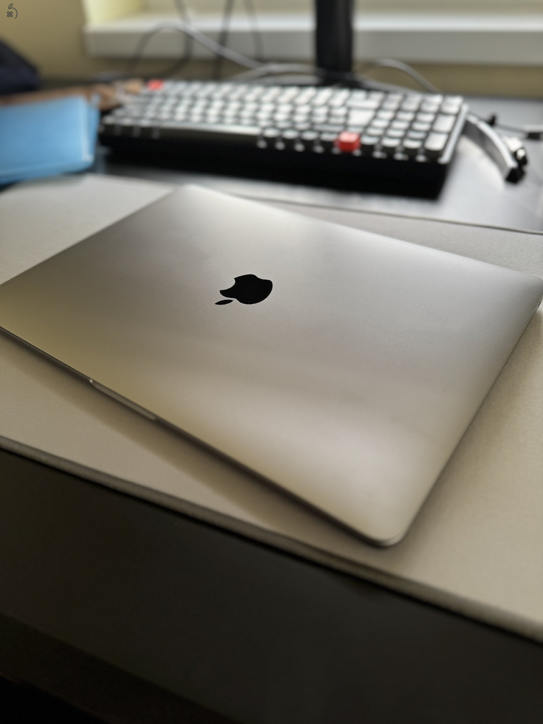2022 Macbook pro M2 8/256