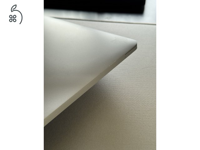 2022 Macbook pro M2 8/256