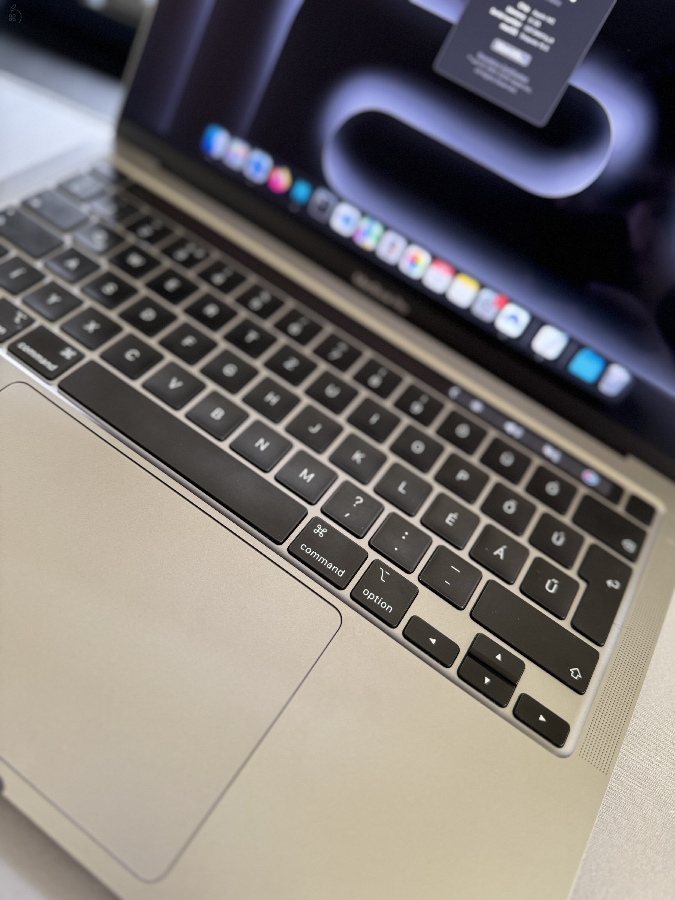 2022 Macbook pro M2 8/256