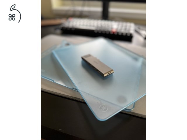 2022 Macbook pro M2 8/256
