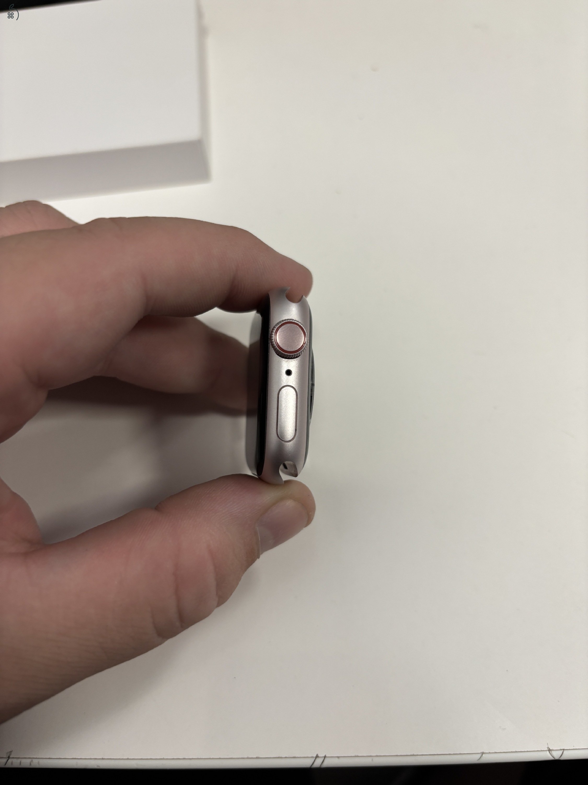 Használt állapotú Apple Watch Series 9 GPS + Cellular 41mm.