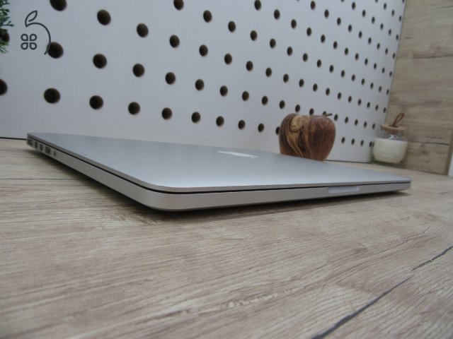 Apple Retina Macbook Pro 13 - 2015 Early - Használt, szép állapot- 1 TB SSD