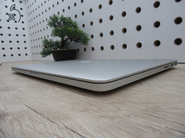Apple Retina Macbook Pro 13 - 2015 Early - Használt, szép állapot- 1 TB SSD