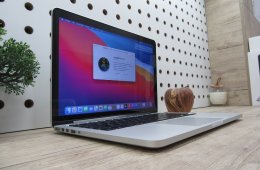 Apple Retina Macbook Pro 13 - 2015 Early - Használt, szép állapot- 1 TB SSD