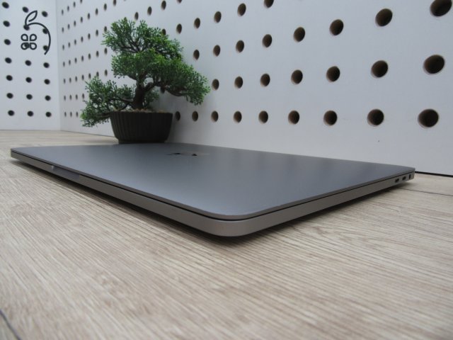 Apple Retina Macbook Pro 13 Touchbar - 2017 - Használt, karcmentes - 16 Gb RAM - 500 GB SSD