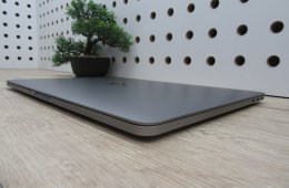 Apple Retina Macbook Pro 13 Touchbar - 2017 - Használt, karcmentes - 16 Gb RAM - 500 GB SSD