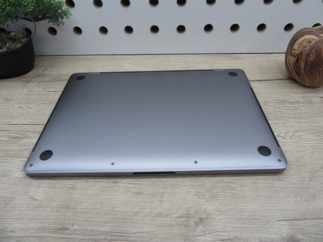 Apple Retina Macbook Pro 13 Touchbar - 2017 - Használt, karcmentes - 16 Gb RAM - 500 GB SSD