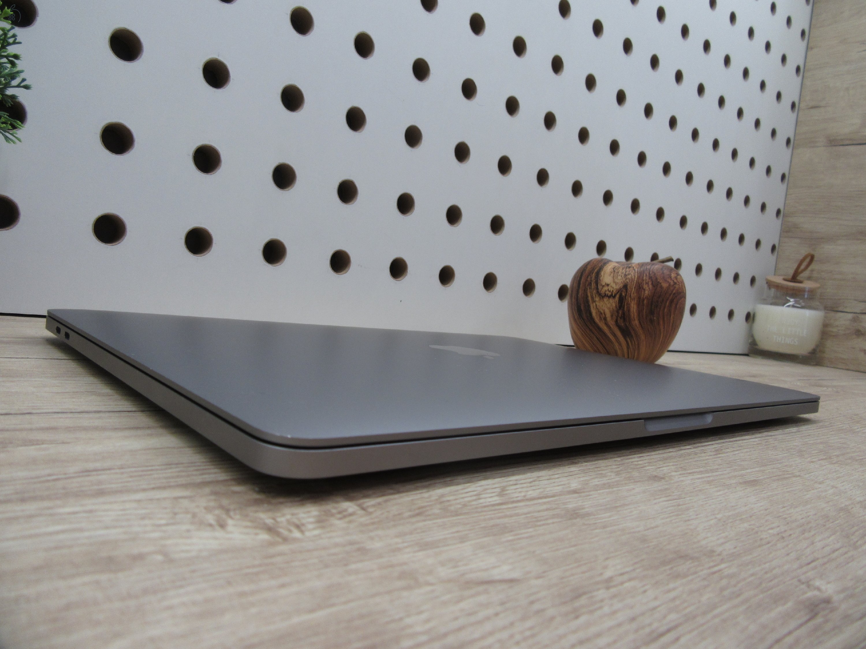 Apple Retina Macbook Pro 13 Touchbar - 2017 - Használt, karcmentes - 16 Gb RAM - 500 GB SSD