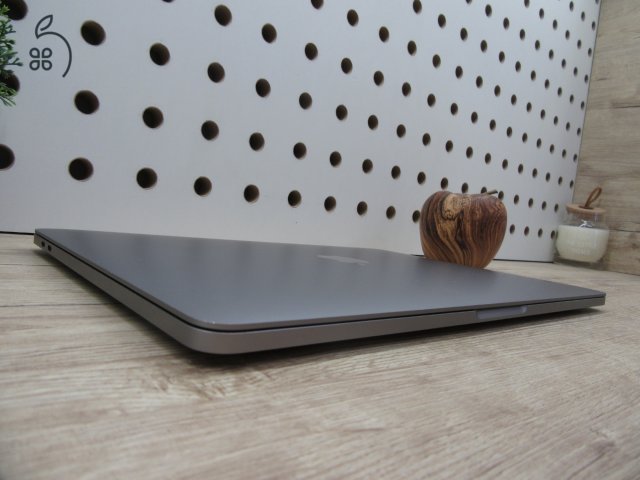 Apple Retina Macbook Pro 13 Touchbar - 2017 - Használt, karcmentes - 16 Gb RAM - 500 GB SSD