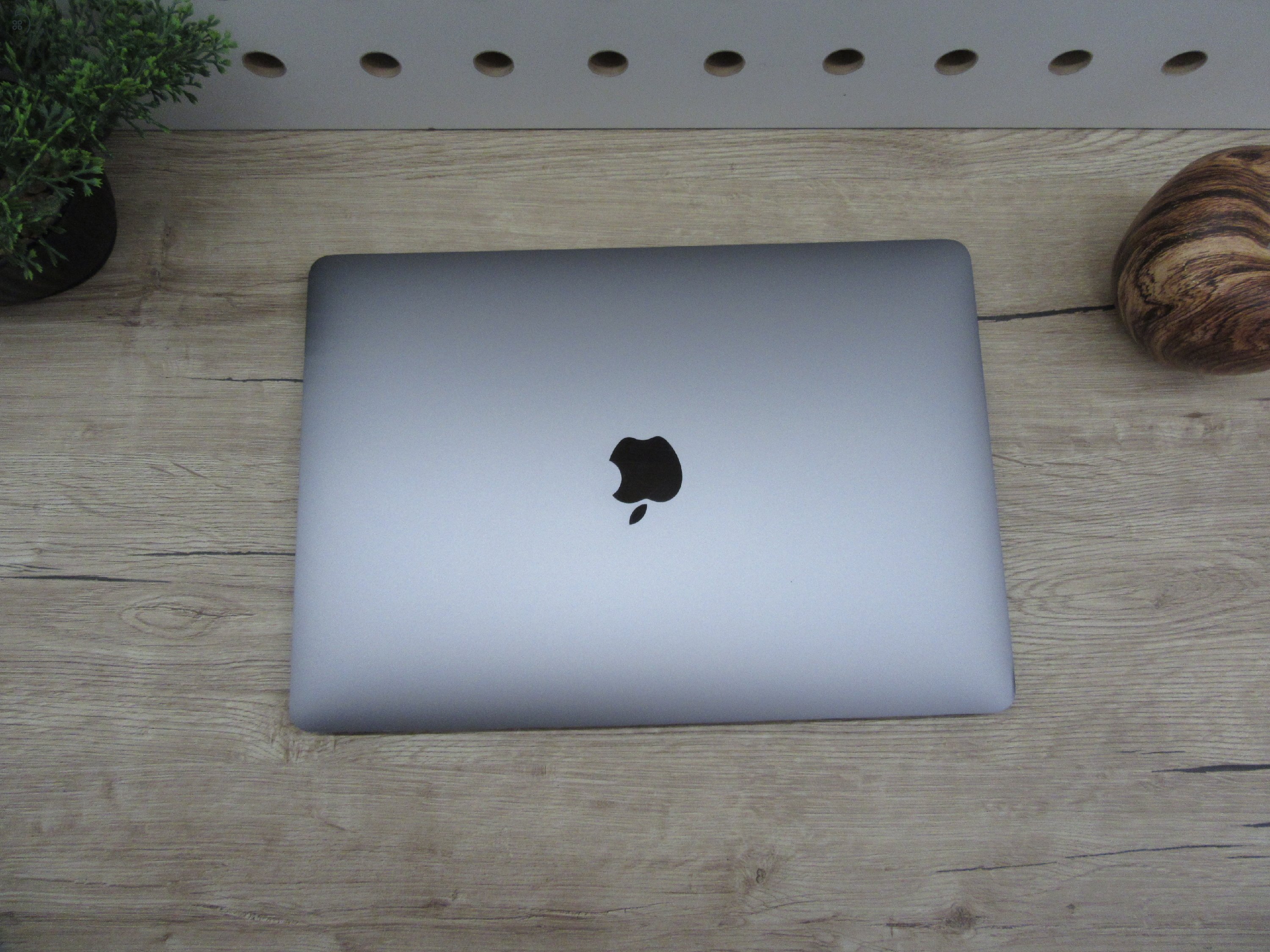 Apple Retina Macbook Pro 13 Touchbar - 2017 - Használt, karcmentes - 16 Gb RAM - 500 GB SSD