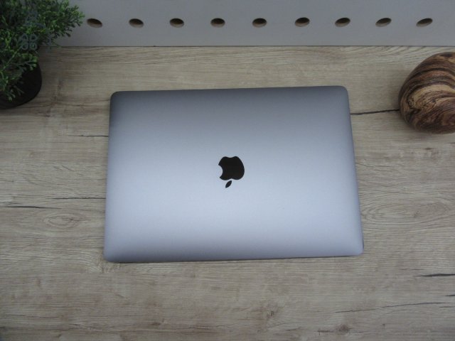 Apple Retina Macbook Pro 13 Touchbar - 2017 - Használt, karcmentes - 16 Gb RAM - 500 GB SSD