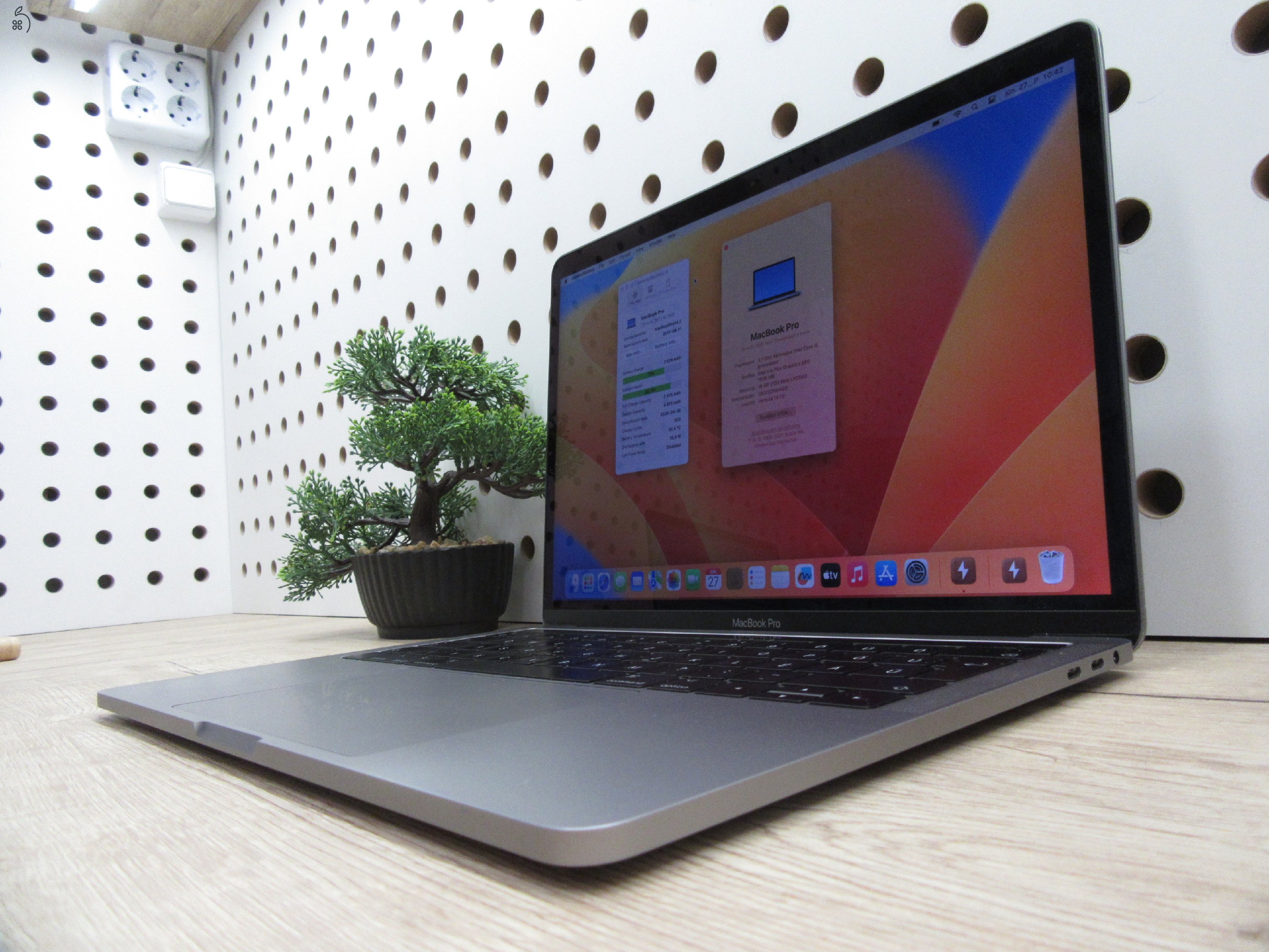 Apple Retina Macbook Pro 13 Touchbar - 2017 - Használt, karcmentes - 16 Gb RAM - 500 GB SSD