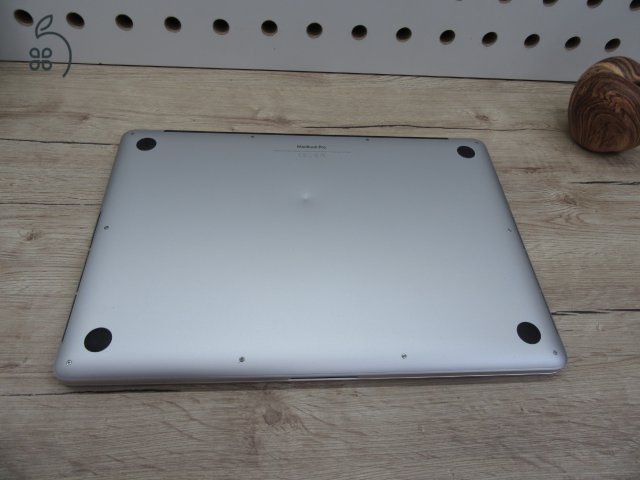 Apple Retina Macbook Pro 15 - 2015 Mid - Használt, karcmentes - AMD Radeon R9