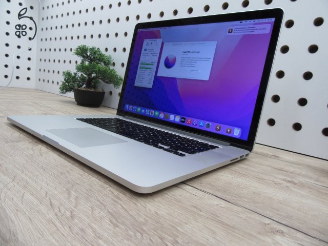 Apple Retina Macbook Pro 15 - 2015 Mid - Használt, karcmentes - AMD Radeon R9