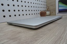 Apple Retina Macbook Pro 15 - 2015 Mid - Használt, karcmentes - AMD Radeon R9